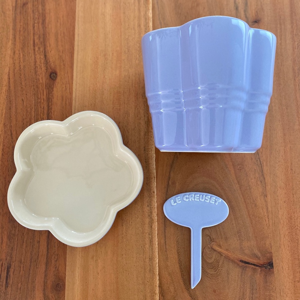 NWT Le Creuset Lavender Herb Planter